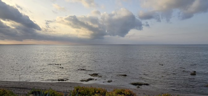 Imagen de Estado de las playas. El poniente se impone en la Costa del Sol con aumento de temperaturas, oleaje y descenso térmico del mar a partir de mañana