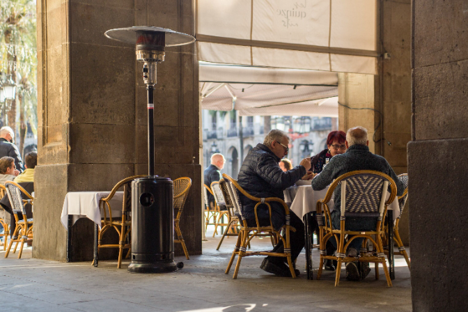 Imagen de Comer mirando el reloj: el límite de tiempo en restaurantes marca el adiós a la sobremesa