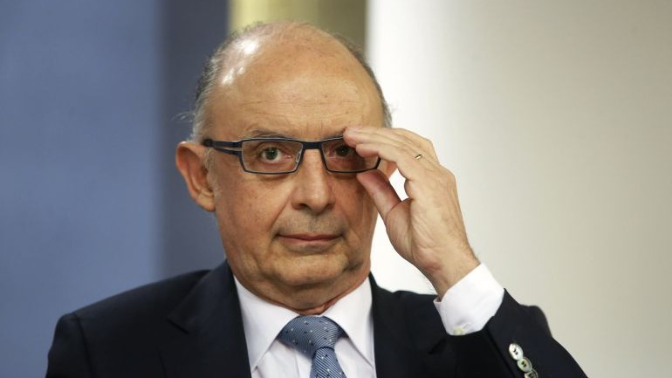 Imagen de ¿Qué leyes modificó Montoro para beneficiar a las empresas que contrataron a su despacho económico?