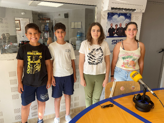 Imagen de Crispación política, bulos en redes sociales y desinformación centran la tertulia infantil de 'Hoy por Hoy Verano'