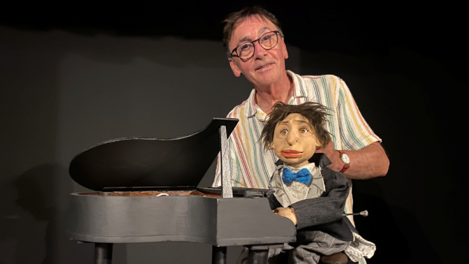 Imagen de Fernando Moya cumple su sueño de crear La Casa de las Marionetas de Cuenca