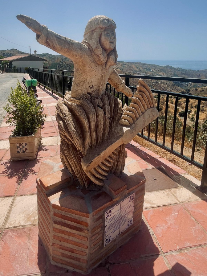 Imagen de Arte, reciclaje y modernismo en Moclinejo. Postales Sonoras con Nekane Cuevas