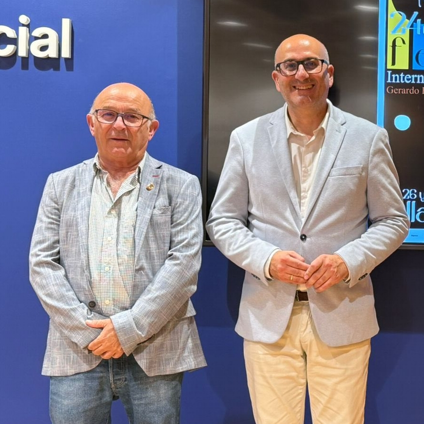 Imagen de Dionisio Aguilera, alcalde de Villanueva de Tapia, sobre el Festival de Cante de Poetas