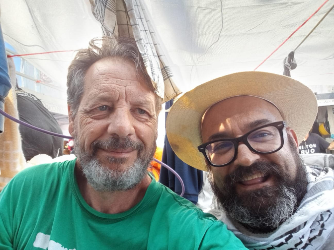 Imagen de El riojano Sergio Toribio, a bordo de una misión que lleva juguetes a Gaza