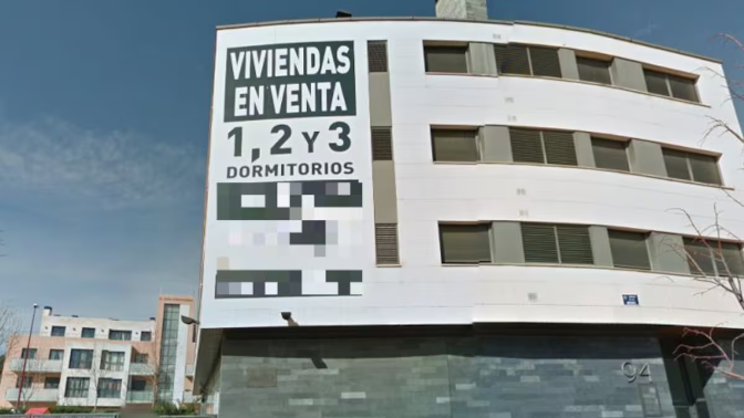 Pagar por un servicio que no has contratado: las comisiones de las inmobiliarias a los compradores tensionan el mercado de la vivienda