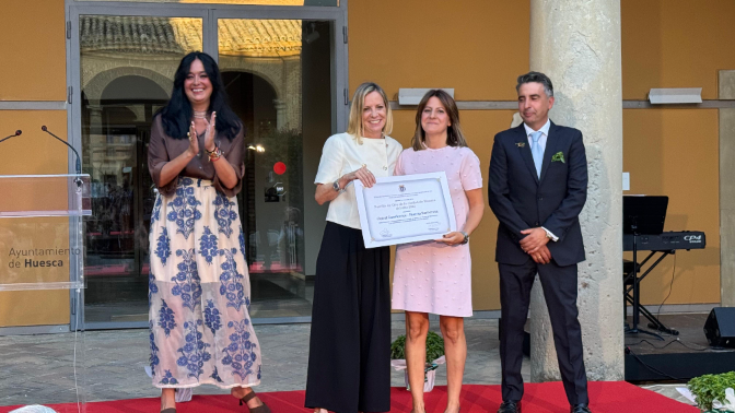 Imagen de Jorge y María José Guiral en su discurso tras recibir la Parrilla de Oro Fiestas de San Lorenzo 2025