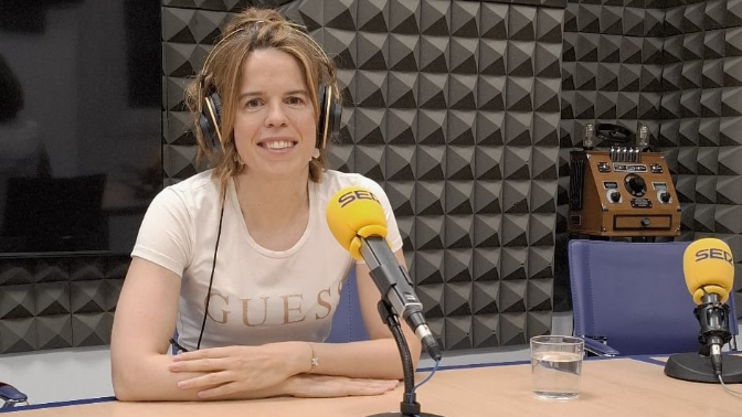 Imagen de Levantamos la persiana -- Maribel Barba, de SEGUROS BARBA