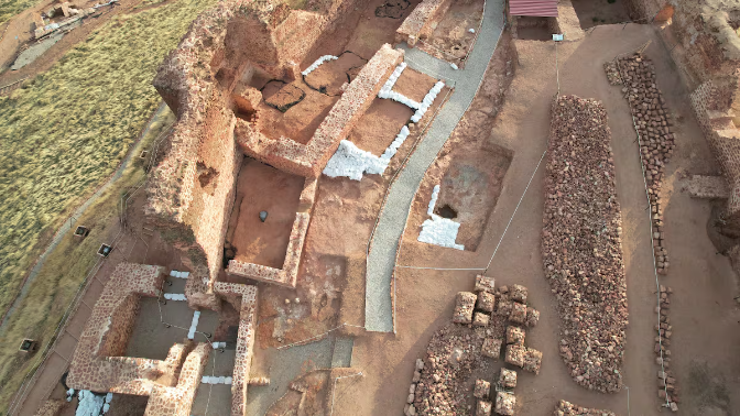 Imagen de Las excavaciones en la Iglesia del Castillo de Montiel sacan a la luz restos de la época almohade