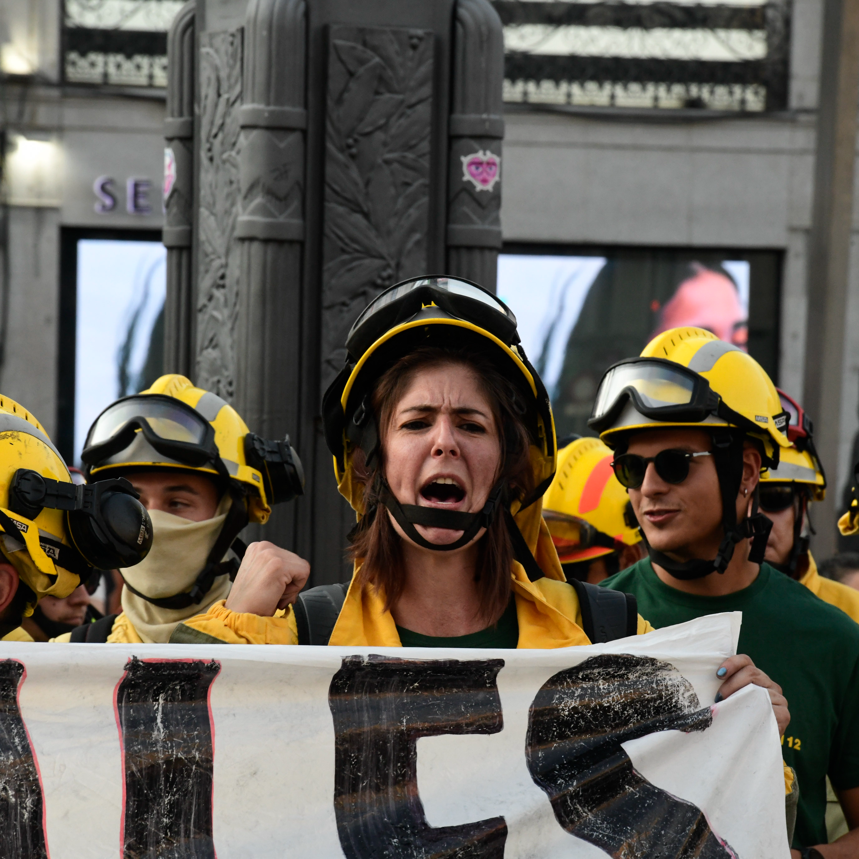 Bomberos forestales: plantillas cortas, vacantes sin cubrir y bajos salarios en la lucha contra el fuego