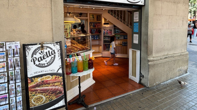 Imagen de D’un forn amb sangria a carrers de souvenirs: la nova realitat de la Sagrada Família