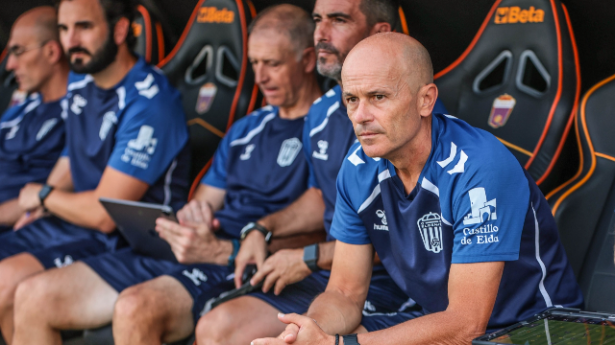 Imagen de Javi Cabello, Ent. del Eldense, sobre las necesidades del equipo