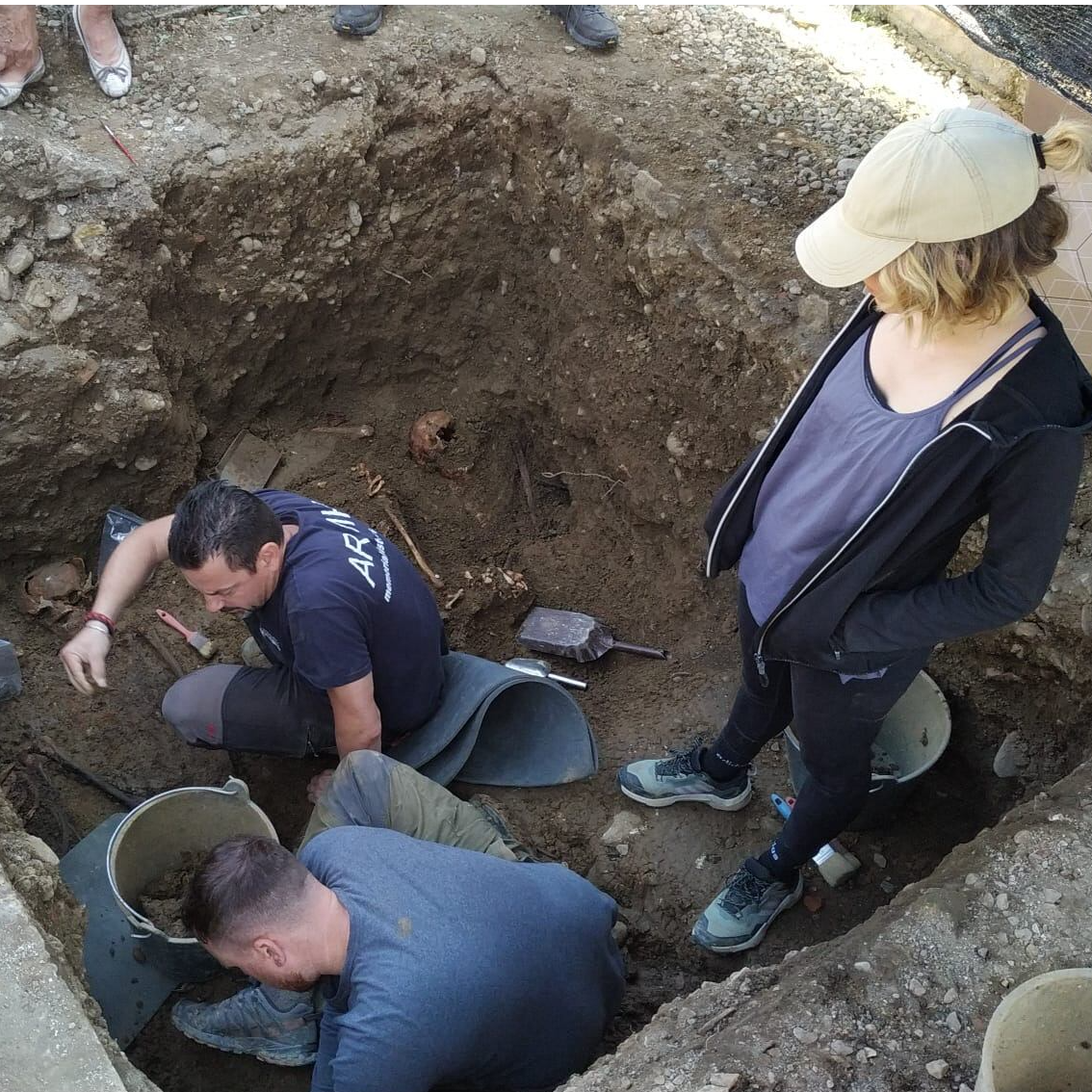 Imagen de Pasó años escondido en su casa, cavó su propia tumba y sus sobrinos solo quisieron sacarlo para vender la finca