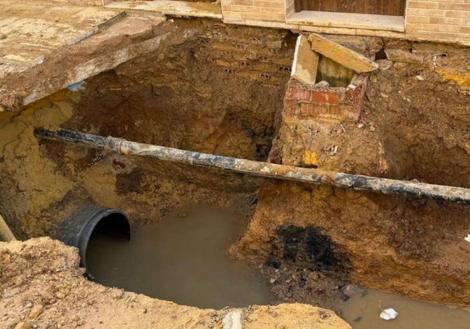 Imagen de Polémica por la rotura de una tubería en Utrera: Curro Jiménez culpa a la anterior corporación de hacer mal las obras