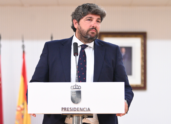 Imagen de López Miras anuncia una nueva estrategia para reforzar la seguridad en las calles y llegar a 3.000 policías en 2030