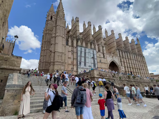 Imagen de El verano atípico del modelo turístico: falla en Baleares y Andalucía con un descenso del gasto