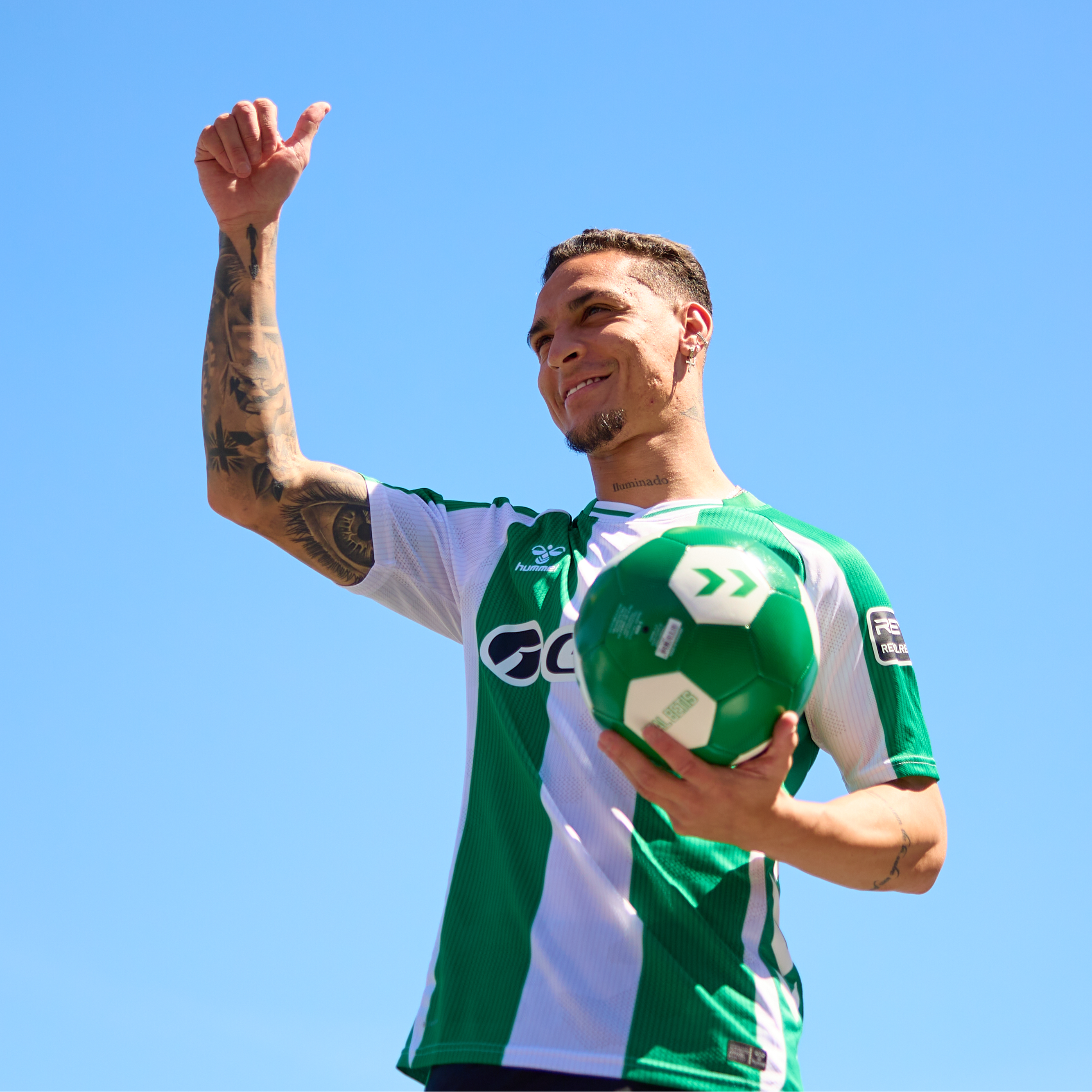 Imagen de Antony demuestra su amor por el Betis en 'El Larguero': 