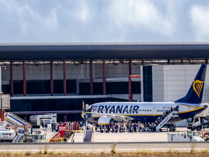 Imagen de De Canarias a Vigo, pasando por Granada: así recibe Ryanair fondos públicos a través de subvenciones camufladas