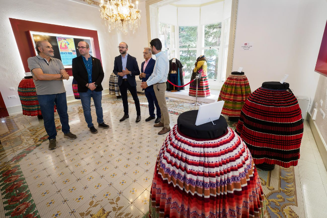 La exposición ‘Estrechito arriba, ancho de abajo’, en el Chalé Fontecha