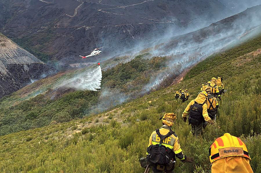 Imagen de Castromil se recupera del susto del incendio