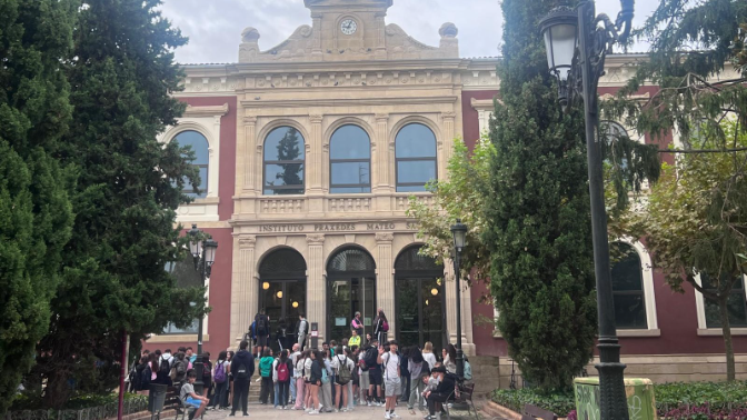 Imagen de El curso empieza con polémica en La Rioja: el IES Sagasta prohíbe el velo islámico