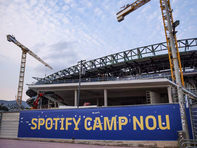 Els compromisos contractuals amb els inversors i patrocinadors obliguen el Barça a accelerar el retorn al Camp Nou