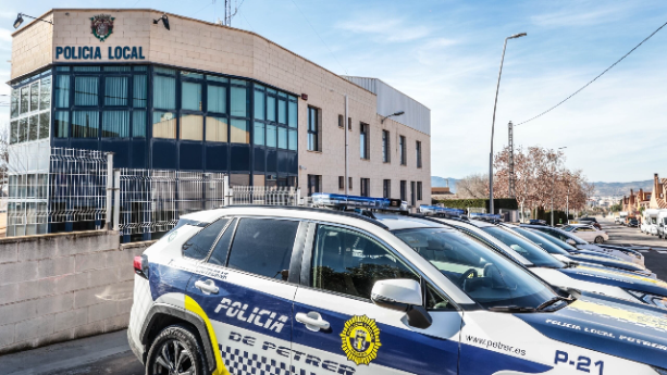 Imagen de Fernando Díaz, concejal de Seguridad Ciudadana y Fermín Bonet, intendente jefe de la Policía Local destacan la coordinación entre cuerpos y el compromiso ciudadano como claves para mantener al municipio como el más seguro de la provincia