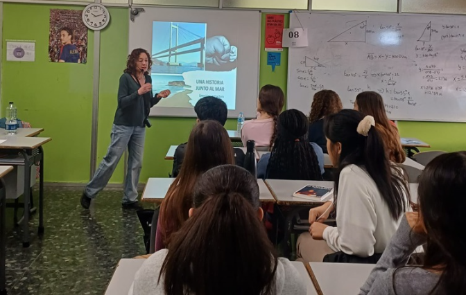 L'escola salvada per famílies i professors: "Es quedaven sense escolaritzar 300 alumnes"