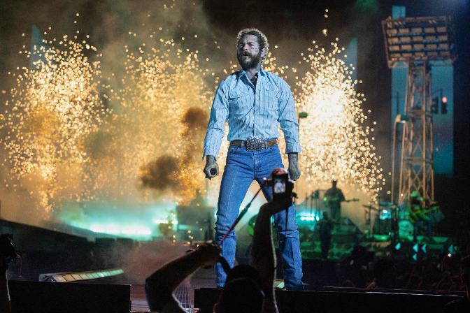 Imagen de Country, rap, pop (y mucha cerveza): el cowboy Post Malone demuestra en Barcelona por qué triunfa en todo el mundo
