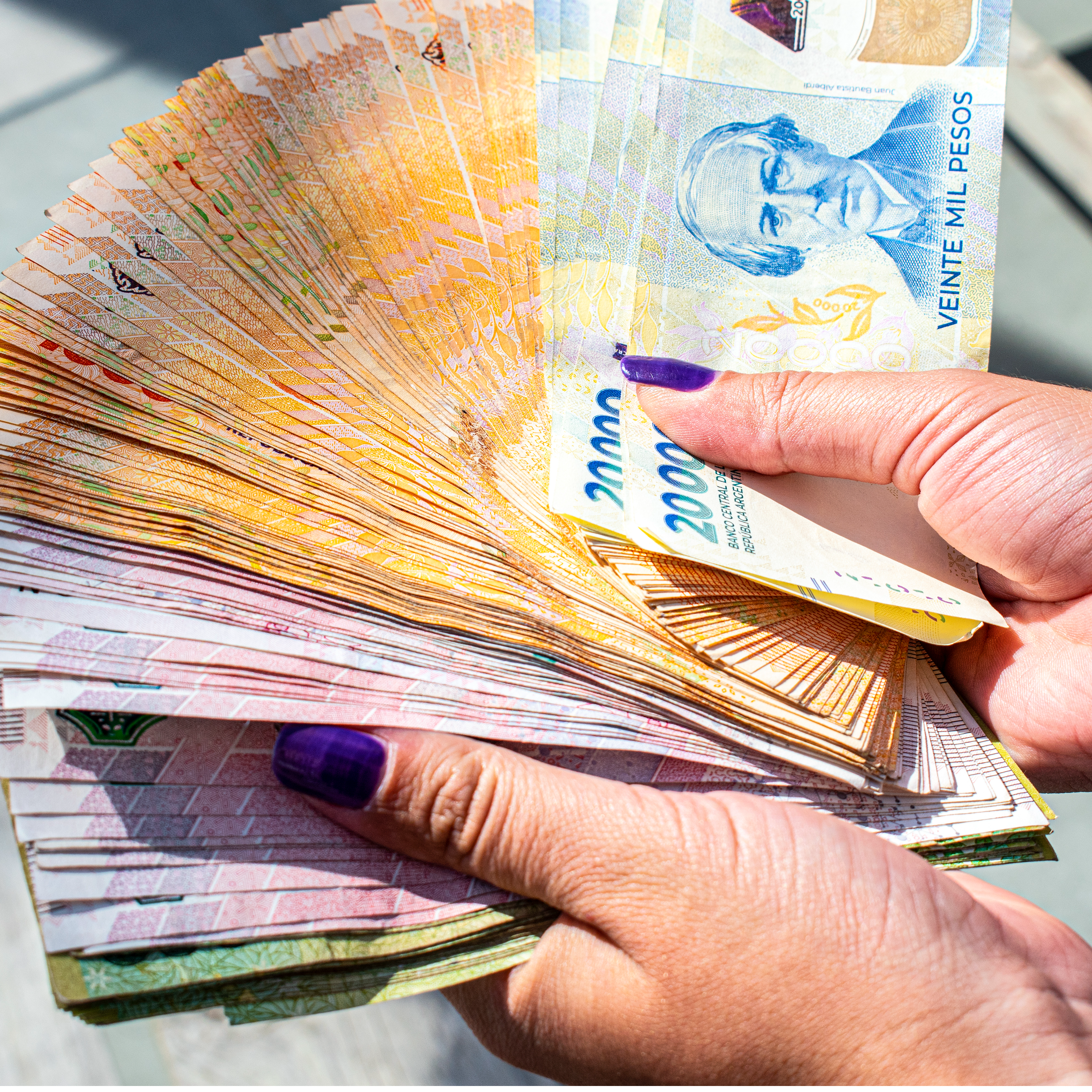 En la otra orilla | ¿Qué harías si un día te ingresan por error 500 millones en tu cuenta bancaria? El caso Verónica Acosta tiene a Argentina dividida