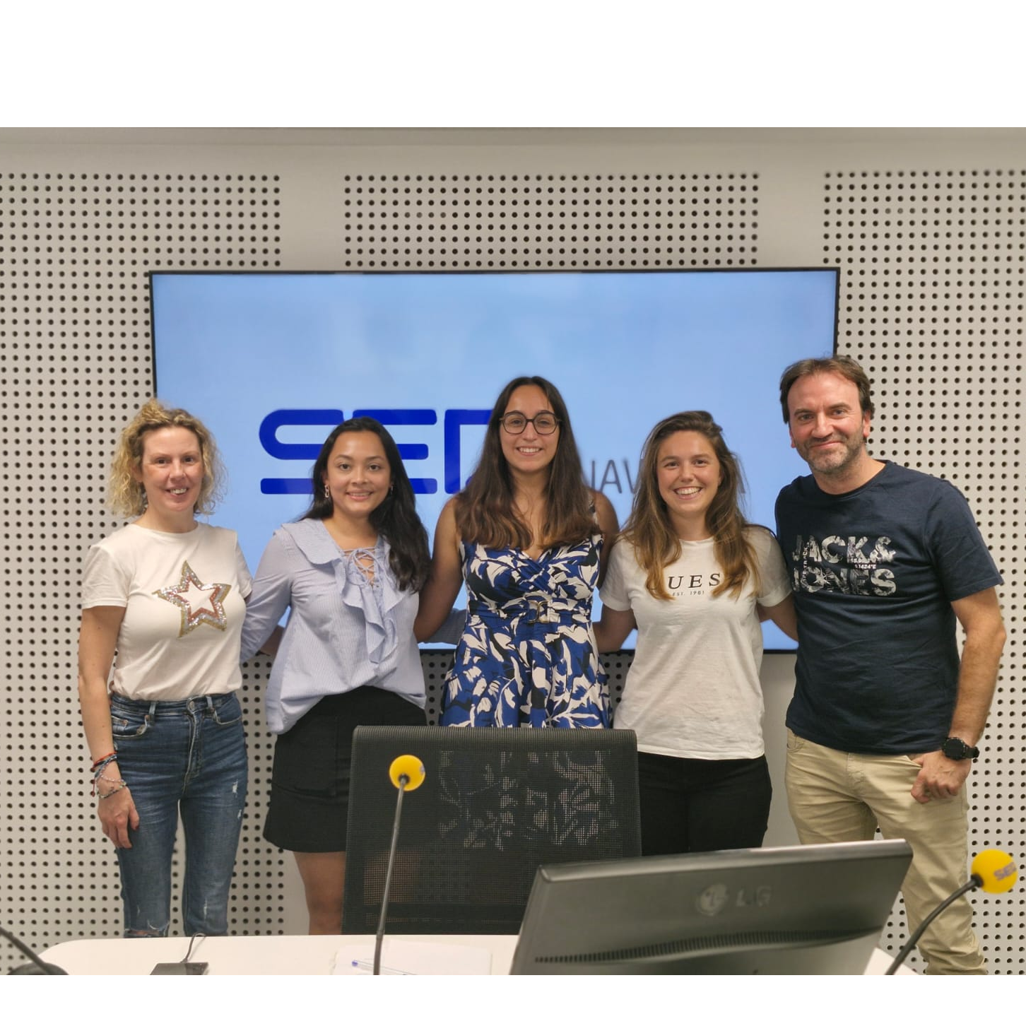 Árbitras con Andrea López, Jacqueline Velasques y Silvia Hasenburg, primer trío arbitral exclusivmaente femenino en la Tercera navarra masculina