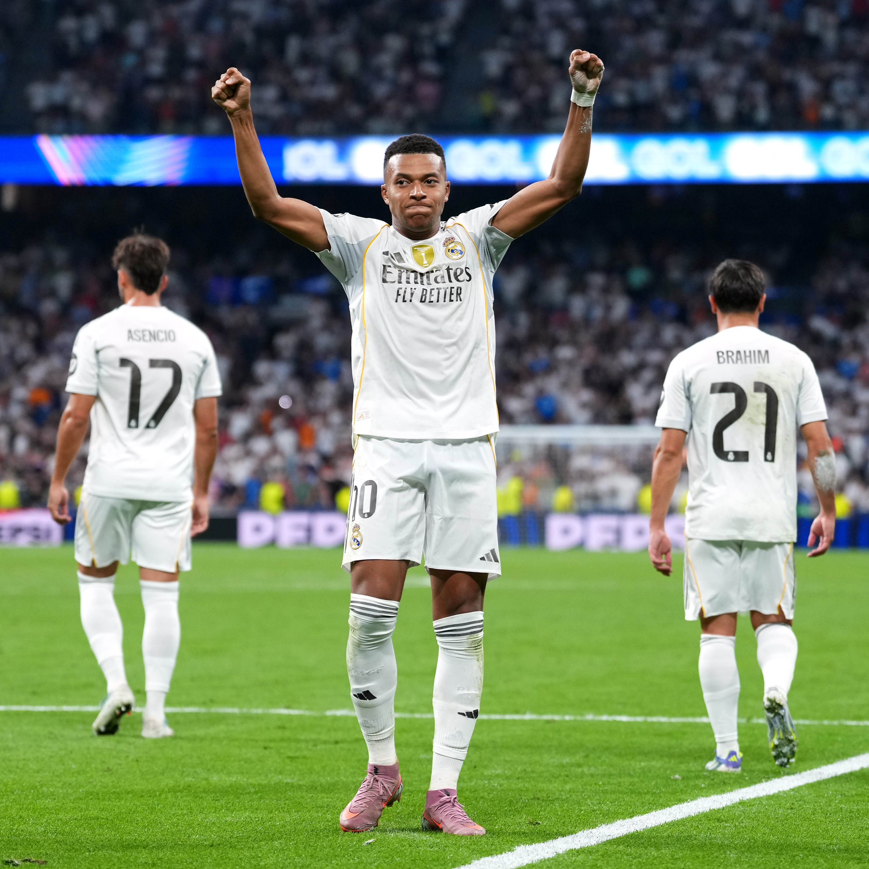 Imagen de Los goles del Real Madrid 2 - 1 O. Marsella | Doblete con polémica de Mbappé