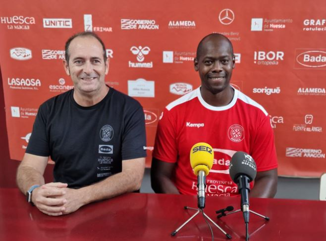 Imagen de Presentación de Yoel Cuni como nuevo jugador del Bada Huesca