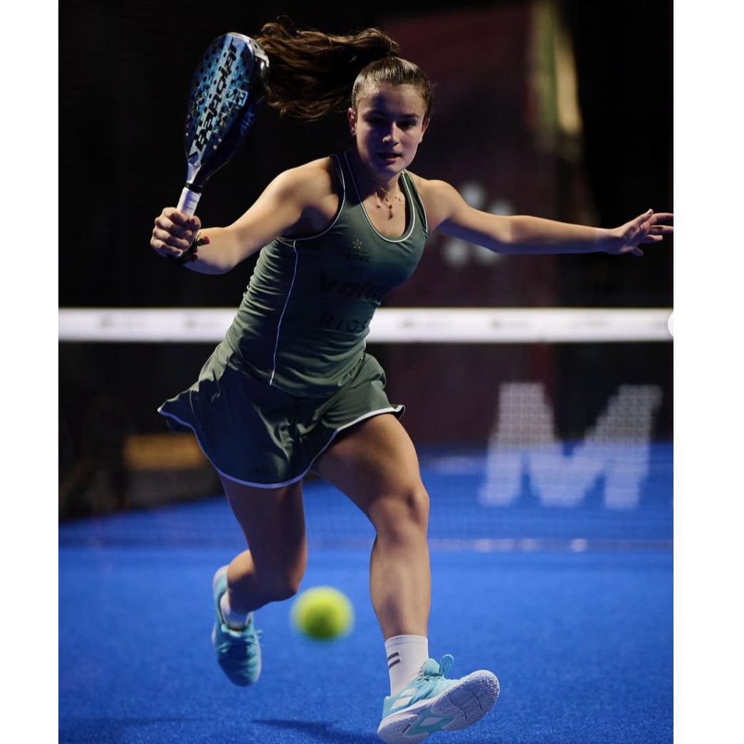 Padel con Martina Calvo la navarra que se codea con las mejores jugadores de padel del mundo a sus 17 años