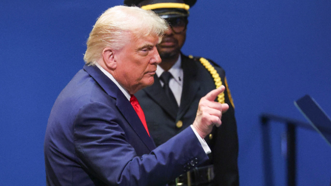 Imagen de De los ataques a la ONU por unas escaleras mecánicas a la cancelación del programa de Jimmy Kimmel: la surrealista semana del trumpismo