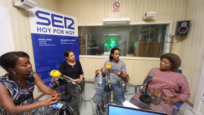 Imagen de Voluntarios de la ONG Mandara y Mohamed, en el espacio 