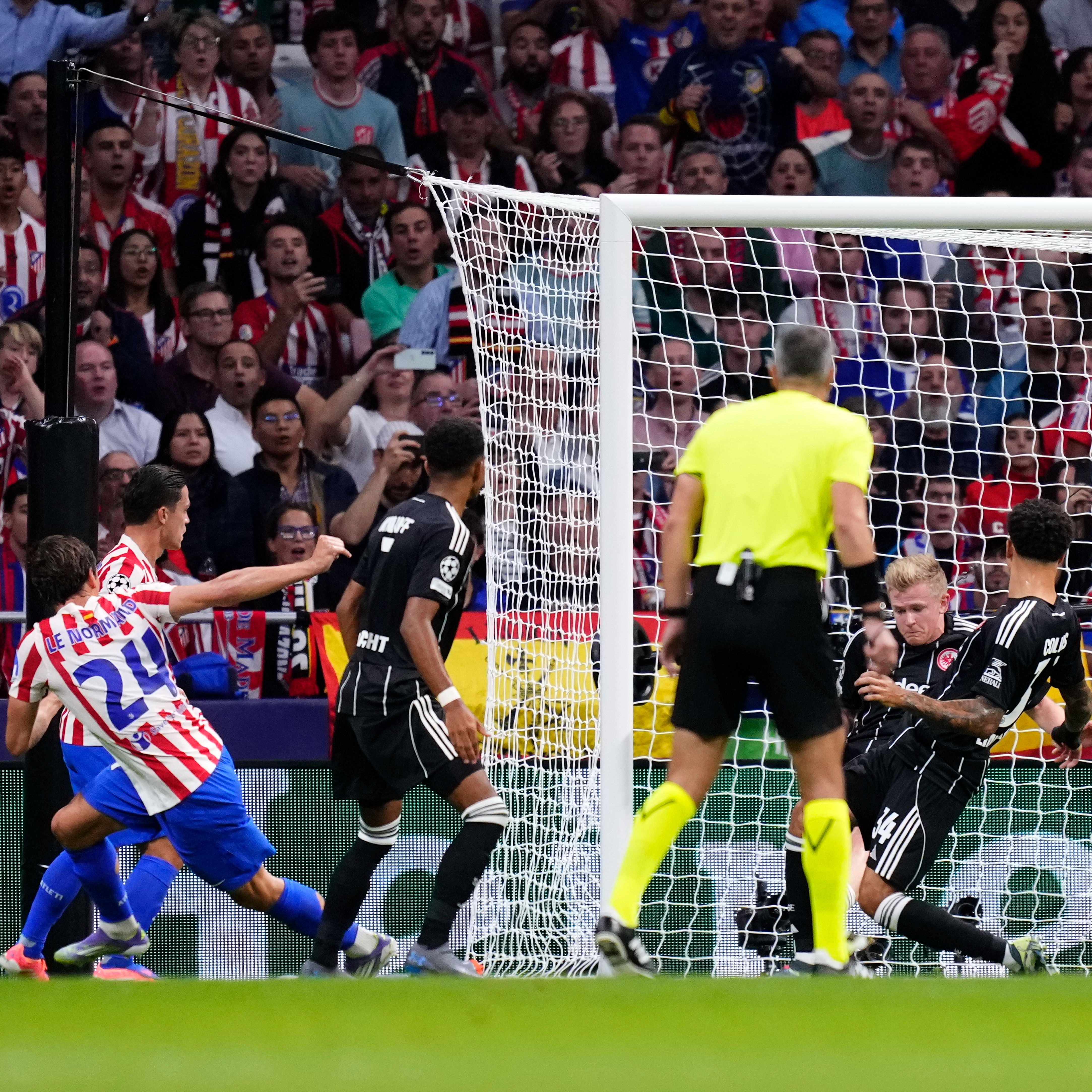 Imagen de Champions League | Atlético de Madrid 2-0 Eintracht de Frankfurt | Gol de Le Normand
