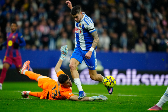 Joan Garcia, al mateix nivell de Courtois? I a la Selecció, quan? Danae Boronat, Santi Ovalle i Tomás Roncero