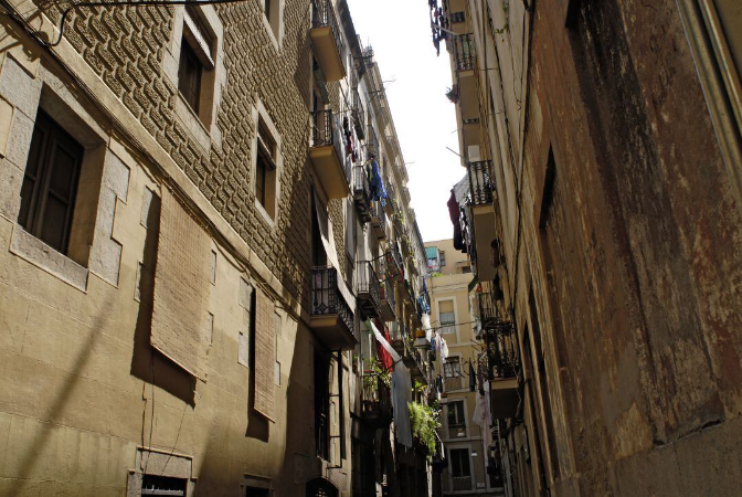 Set famílies desallotjades al Raval, sense alternativa, per risc d'esfondrament