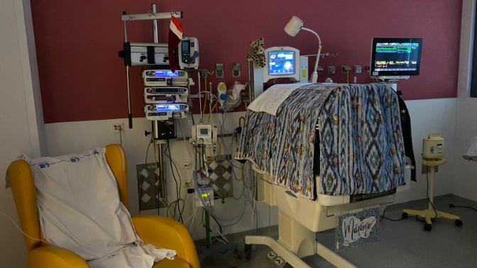 "Gracias a la sanidad pública y a este proyecto nuestro hijo está vivo": El Hospital 12 de Octubre, en Madrid, pionero en el acompañamiento a bebés prematuros