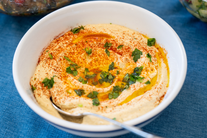 L'Hummus: L'Assassinat de la Tahina per l'Estètica d'Instagram / Dijous, paella: menjars tradicionals desvirtuats