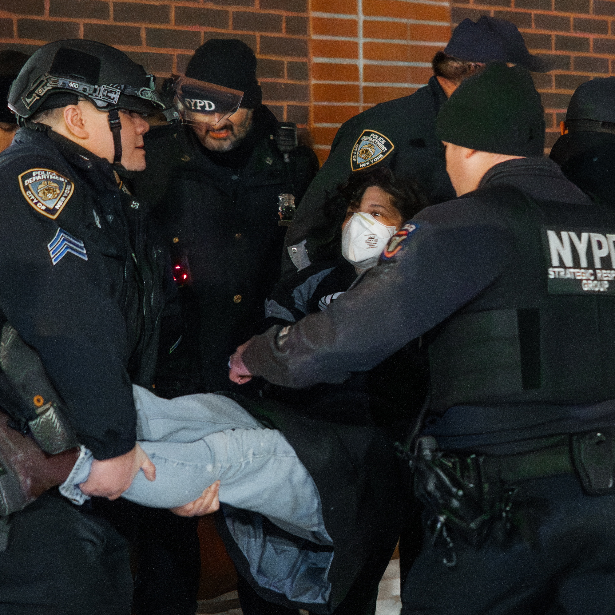 Los agentes del ICE pueden detener a una persona por su acento: "Esto demuestra los grises en la legalidad de Trump" episode artwork