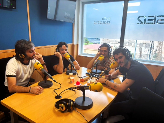 ENTREVISTA I Arde Bogotá presenta en la Cadena SER Región de Murcia su nuevo álbum 'Manufacturas del Club de la Gente Sola episode artwork