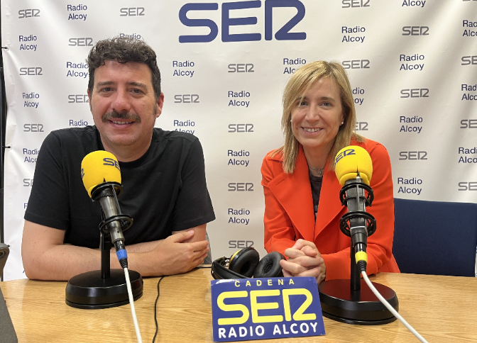 Tragaluz - Àlex Cerradelo, vicealcalde i regidor de Consum, i Elisa Guillem, regidora de Cultura, presenten la programació del 9 d'Octubre a Alcoi episode artwork