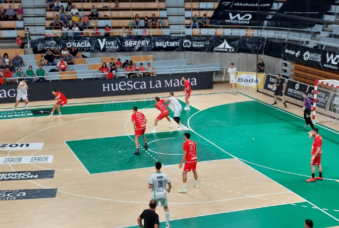 Nico García portero del Bada Huesca en SER Deportivos Huesca
