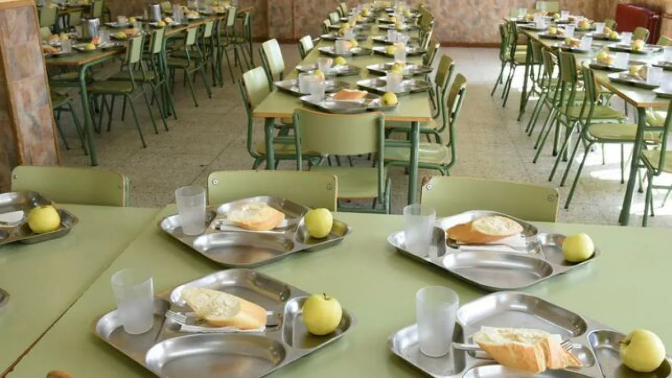 Crece la protesta por la comida escolar en Málaga: 25 colegios presentan quejas por los menús episode artwork
