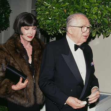 Billy Wilder reunió a 10.000 extras prometiendo sortear un Mustang: el coche terminó en manos de su mujer episode artwork
