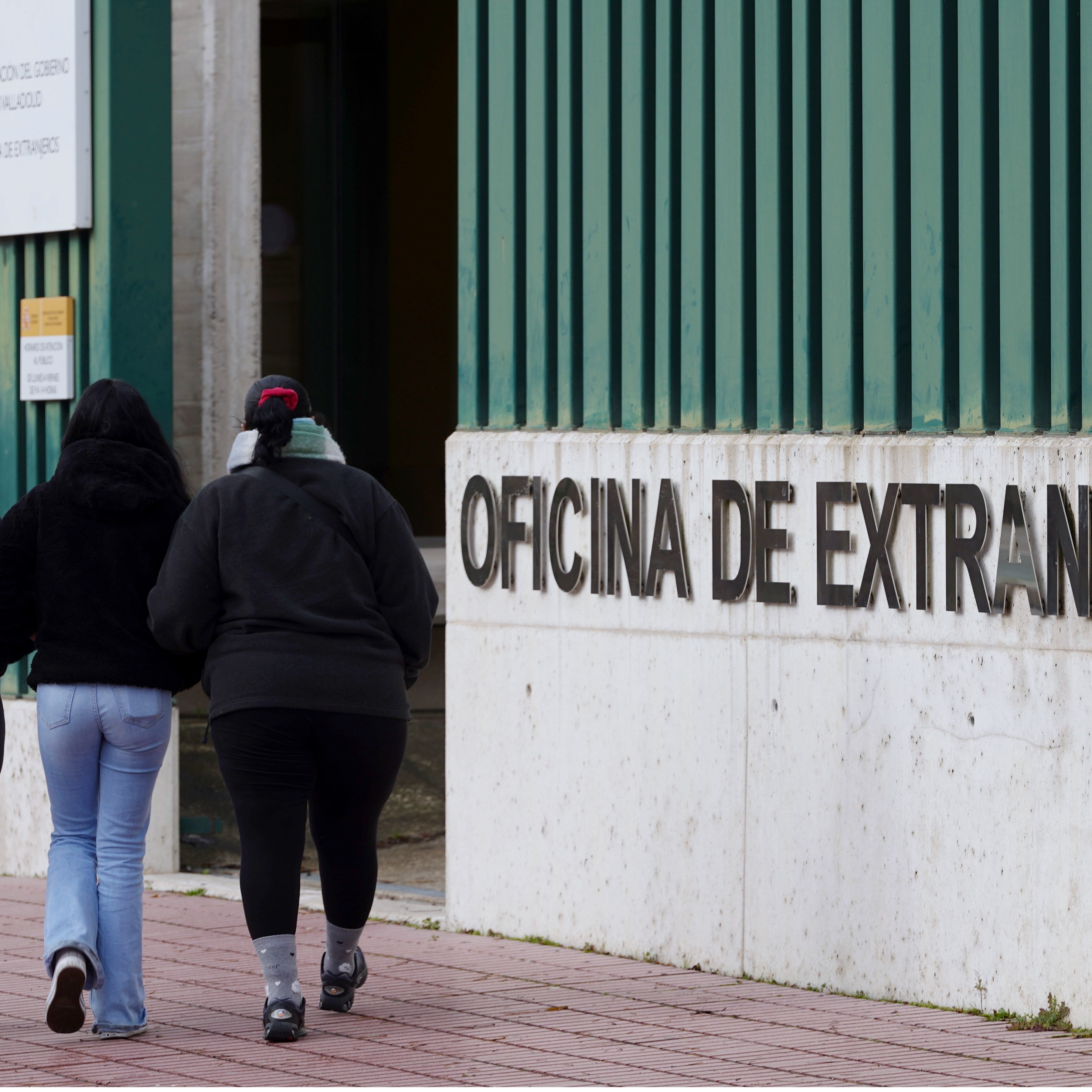 "Es un elemento de estrés inmenso": las asociaciones de acogida advierten de los posibles trastornos psicológicos de las personas sin papeles por su situación episode artwork