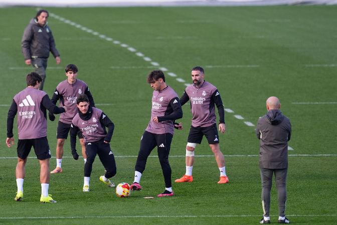 Nuevo problema a la vista en el vestuario del Real Madrid: "No le han  dejado marcharse" | Fútbol | Cadena SER