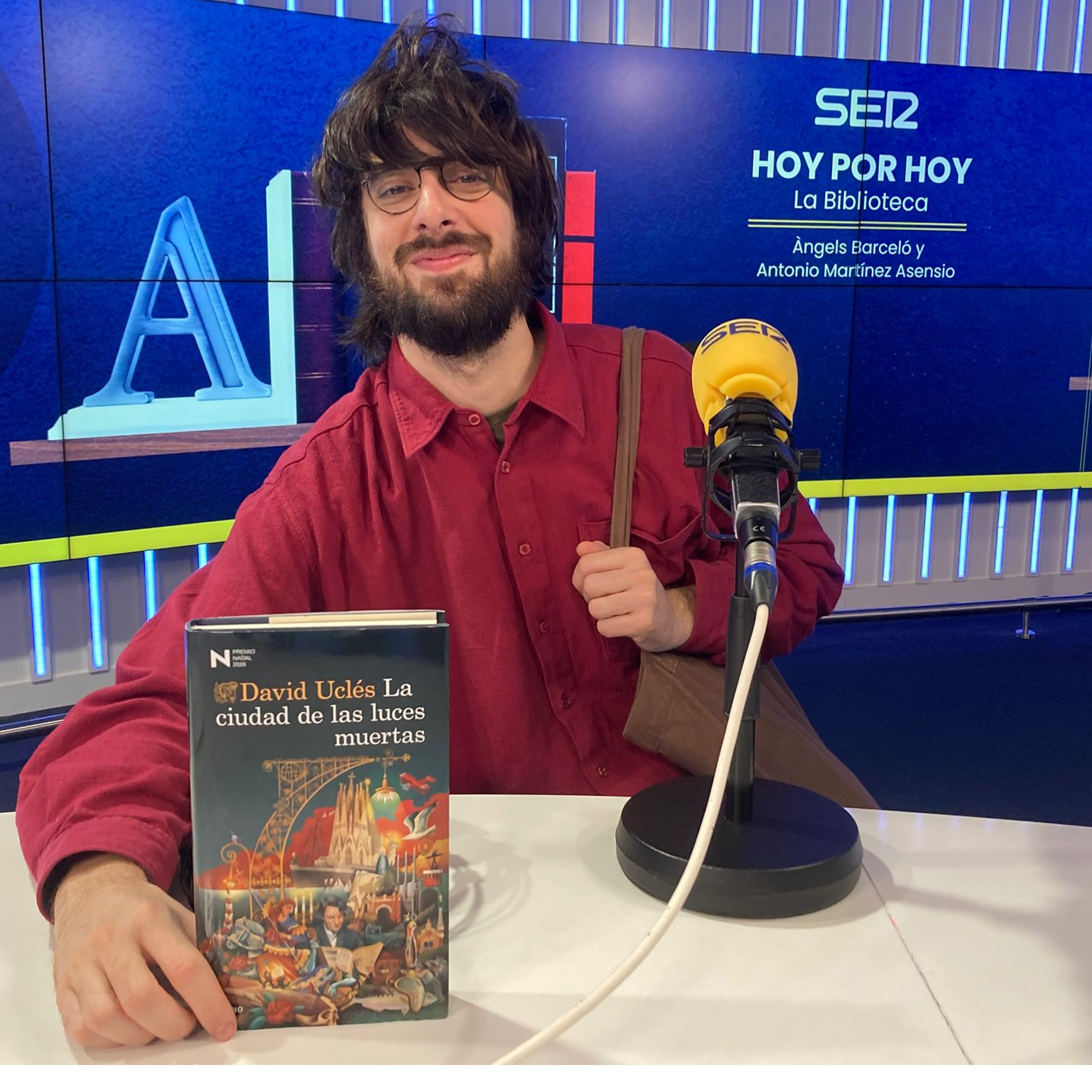 La biblioteca |  La Biblioteca de Hoy por Hoy entra en 'La ciudad de las luces muertas' de David Uclés