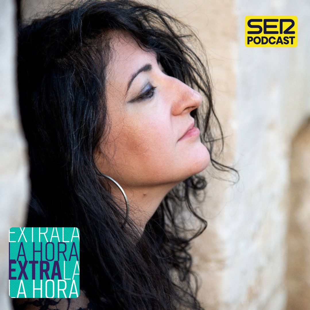 Azahara Palomeque, escritora: "La democracia camina hacia un precipicio, estamos ante una pérdida de derechos de corte histórico"